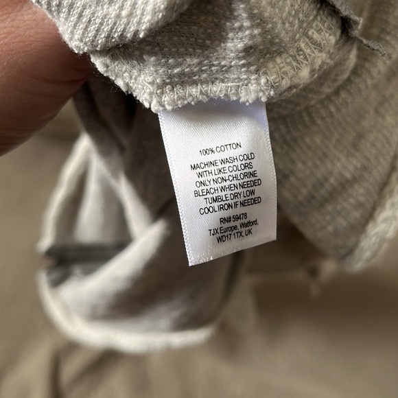 Short-sleeved sweater with zipper detail - Picture 4 of 4